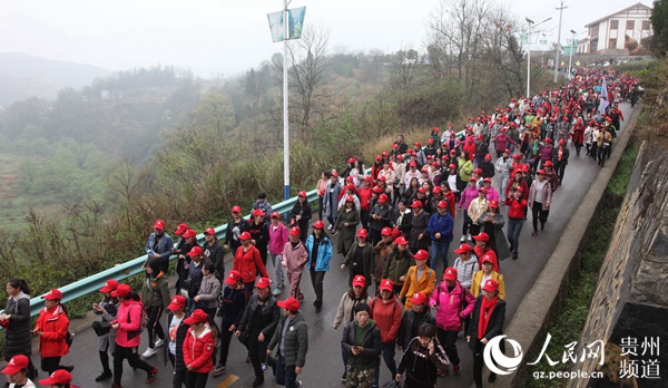 興仁供電局組隊參加慶祝建國七十周年暨“三·八”國際婦女節徒步活動